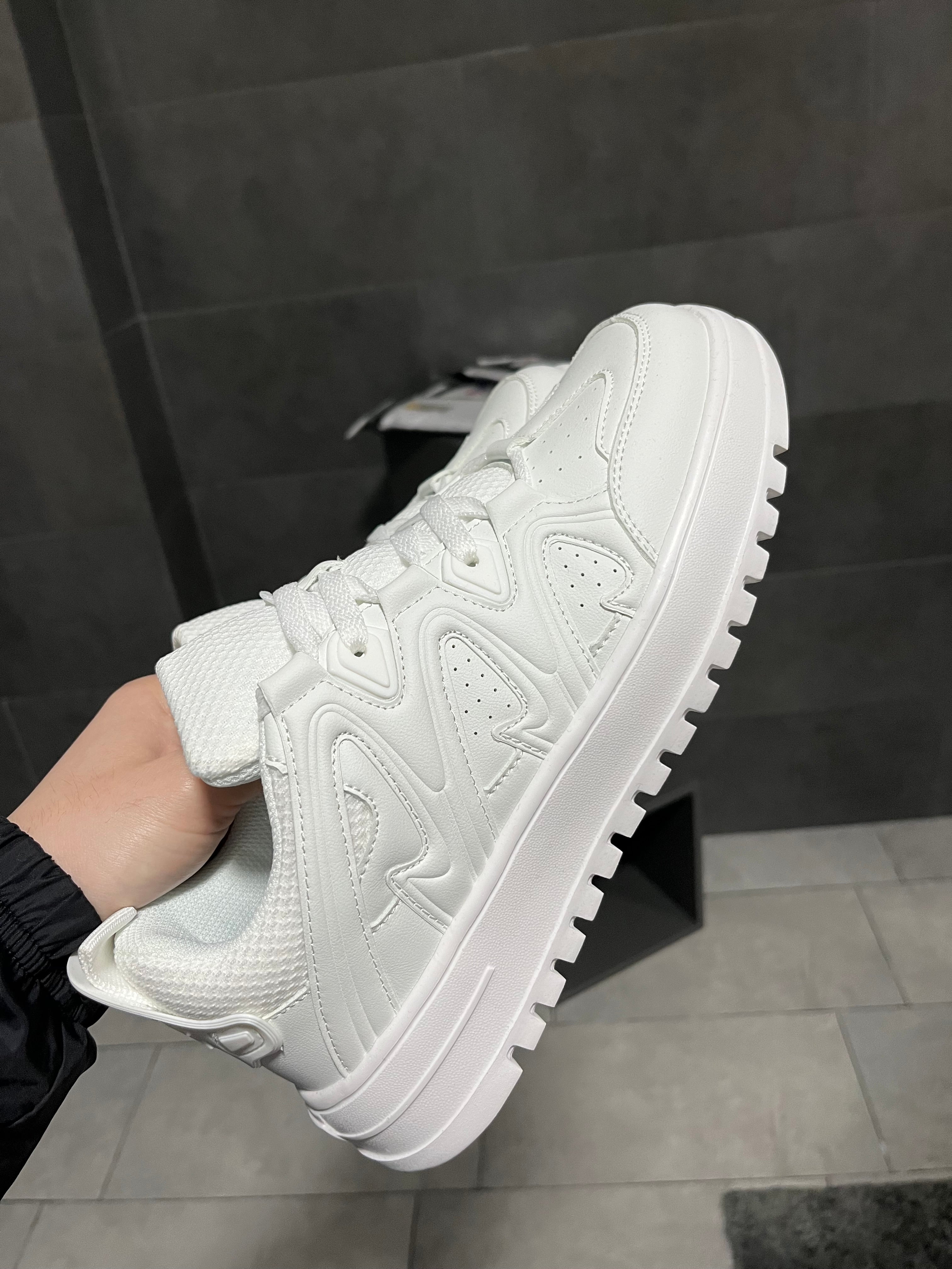 Sneakers white